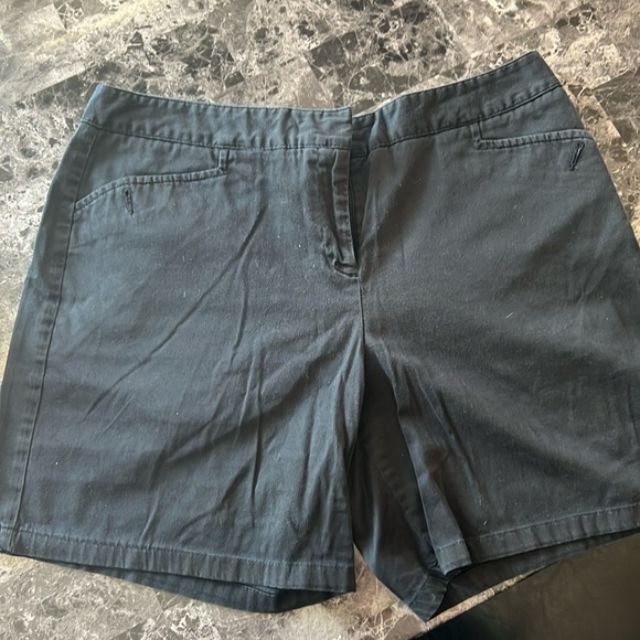 IZOD Black Shorts - Picture 1 of 5